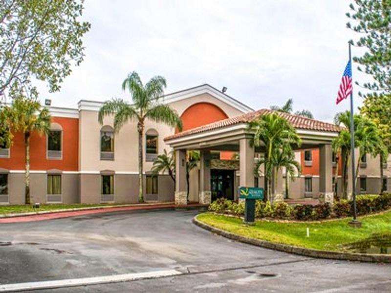 Quality Suites Fort Myers Airport I-75 Esterno foto