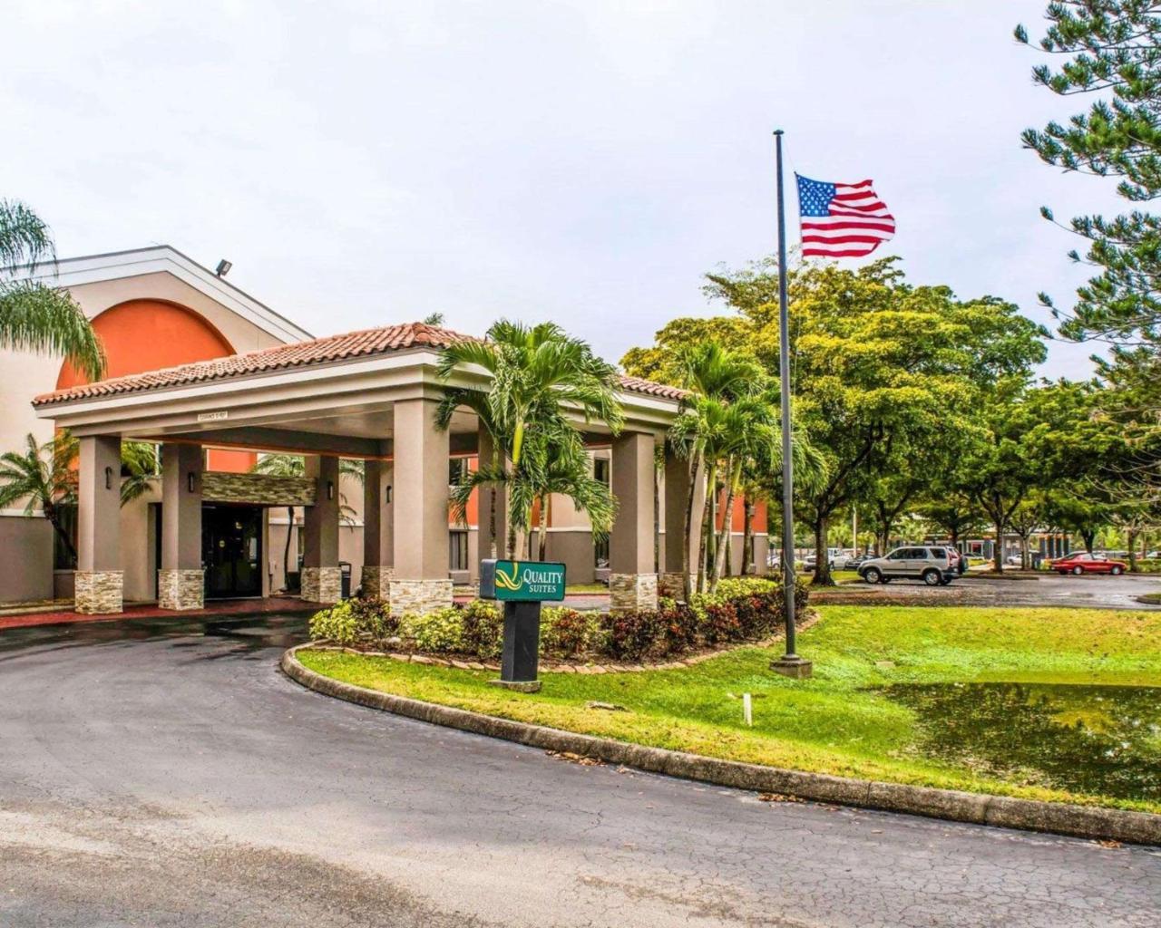 Quality Suites Fort Myers Airport I-75 Esterno foto